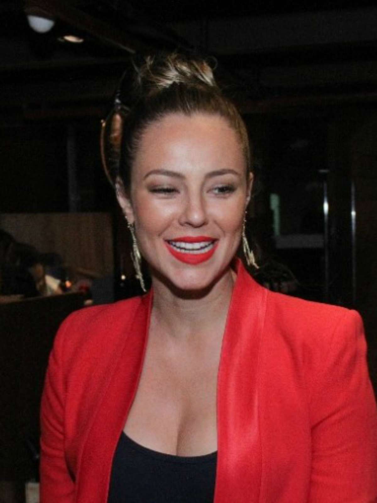 como usar blazer vermelho de dia
