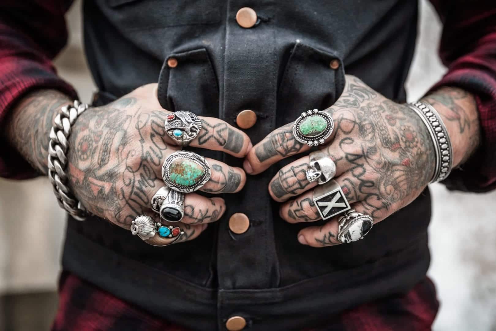 tatuagem na mão dói