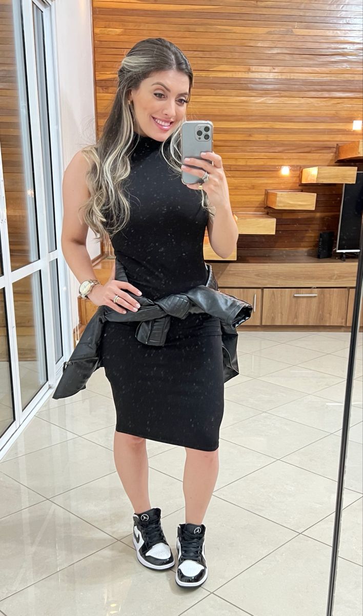 look com vestido e tênis branco